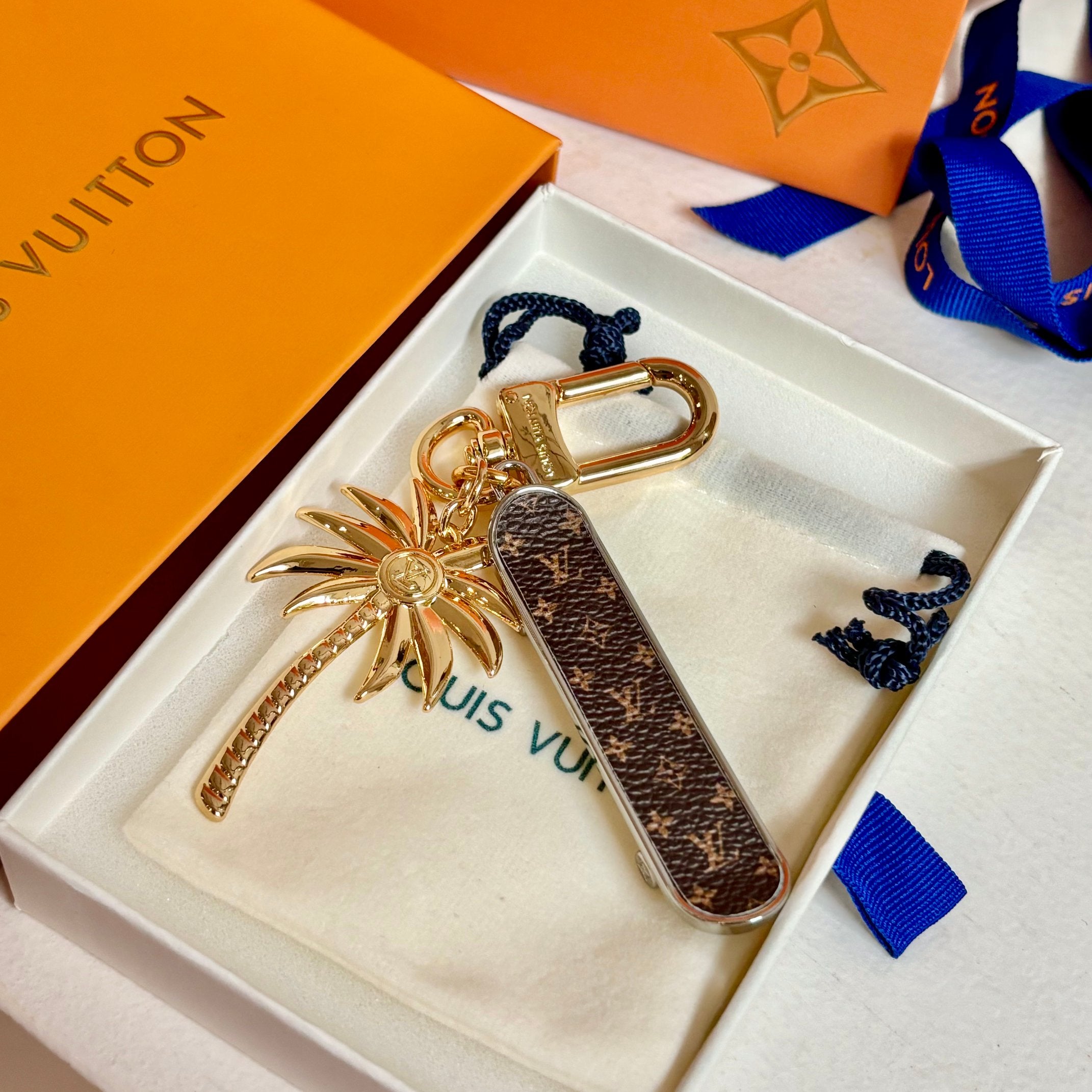 35QE11A Popular bag 's charms accessories