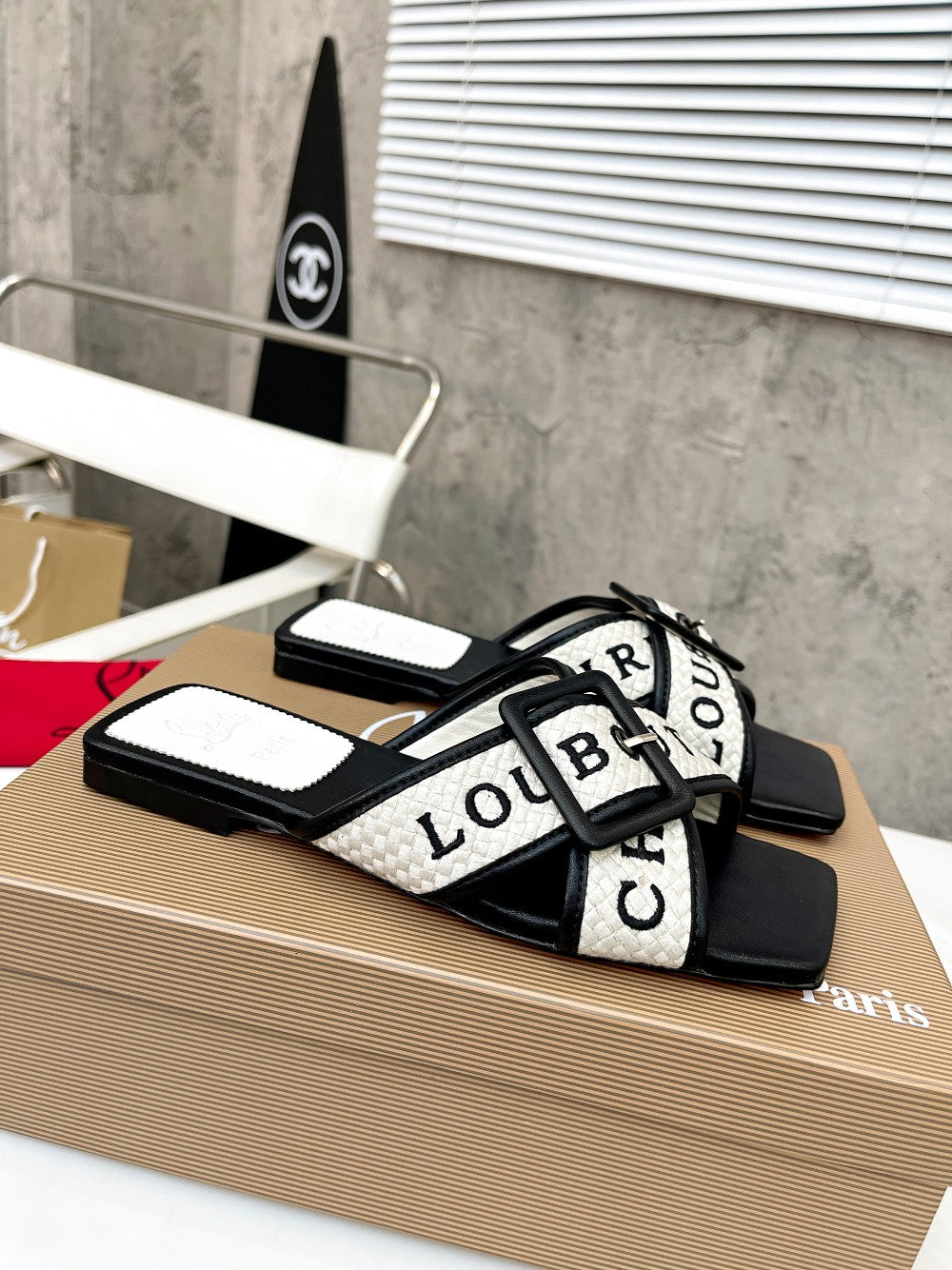 J4A43Z Popular leather Slippers