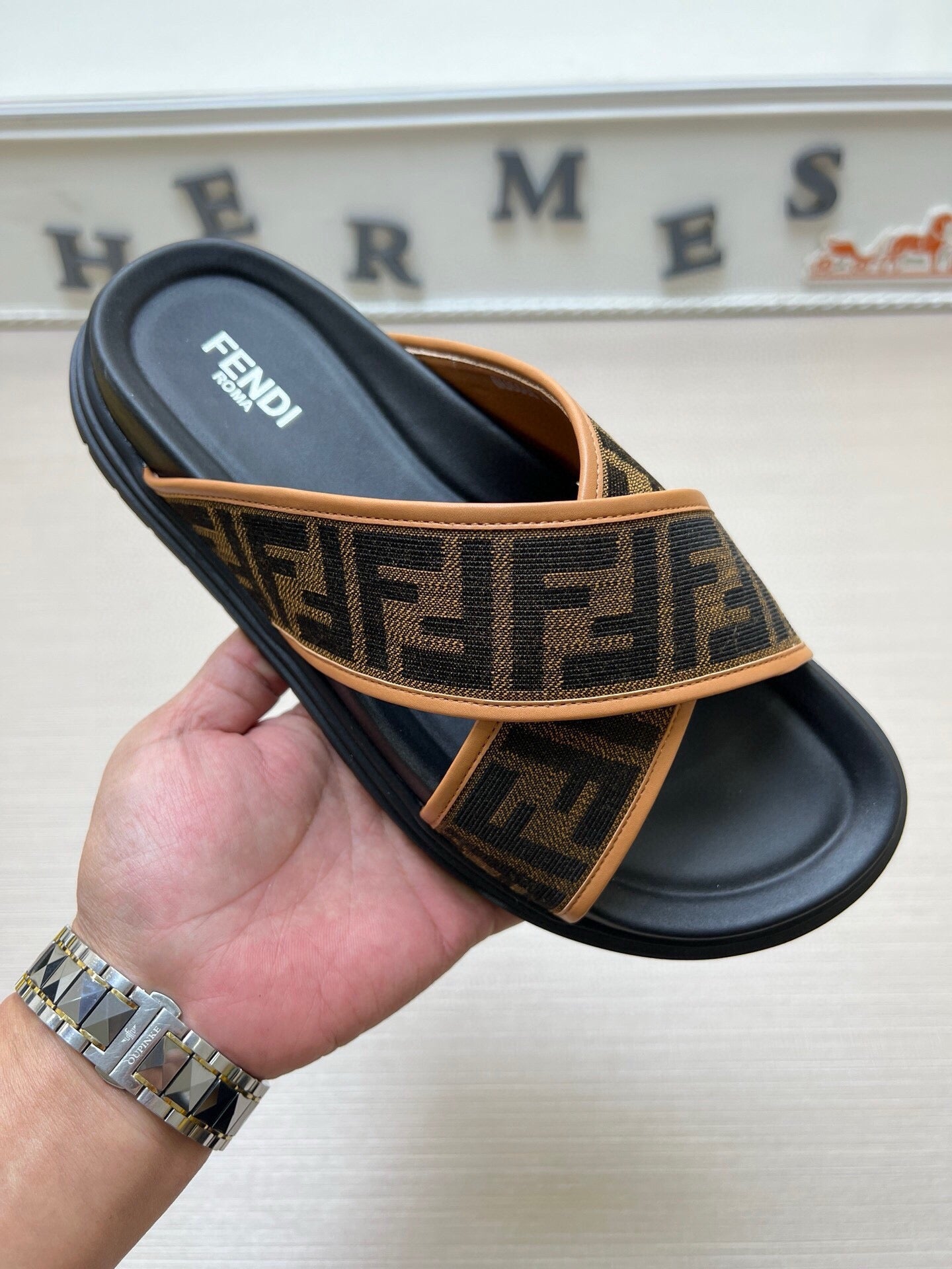 5LF224Z Popular Slippers