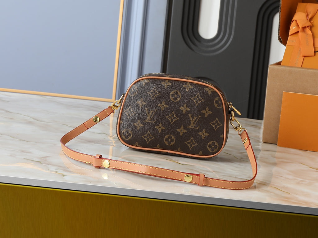 15RE147B Popular leather bag