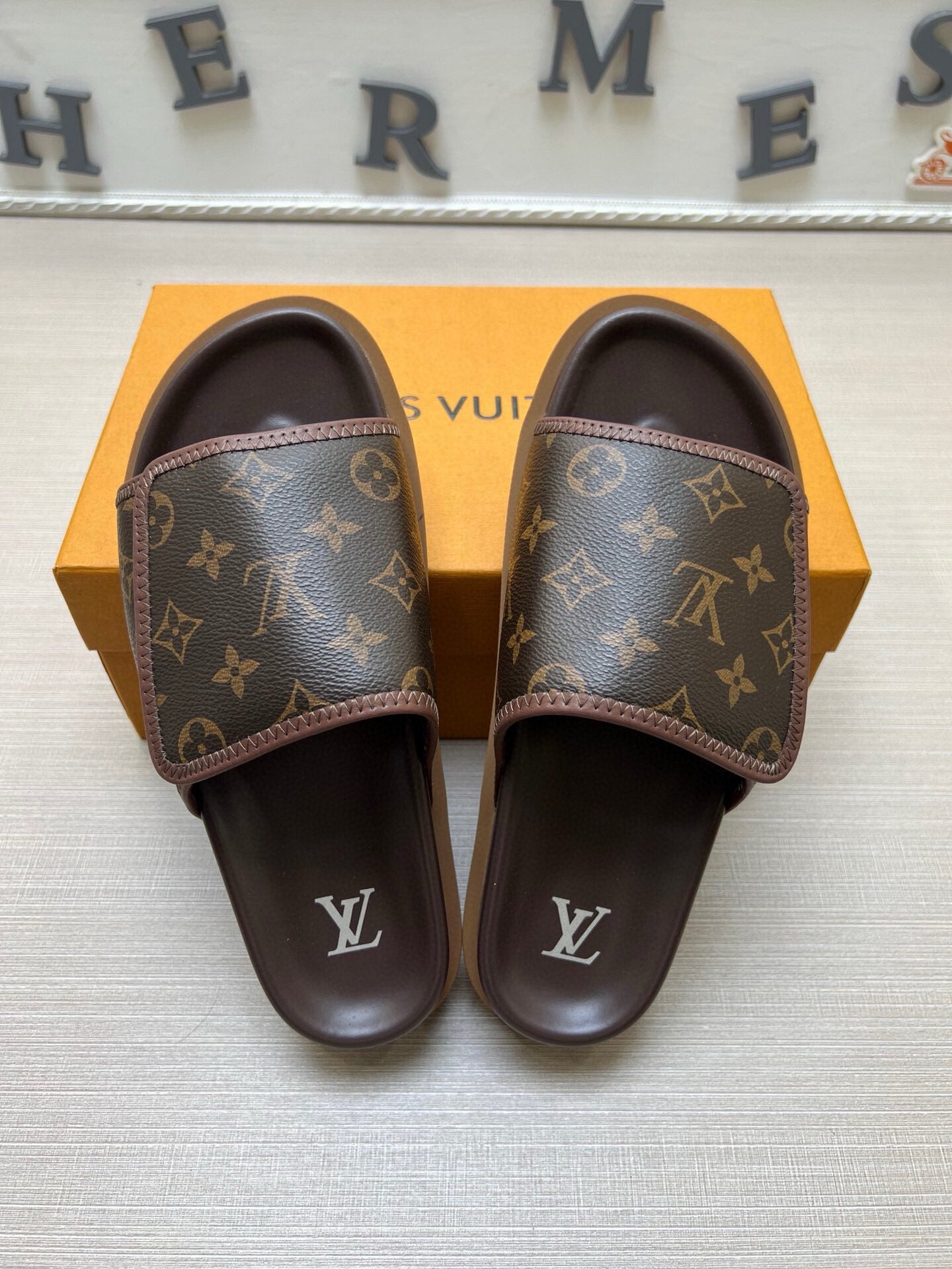 5WE245Z Popular Slippers