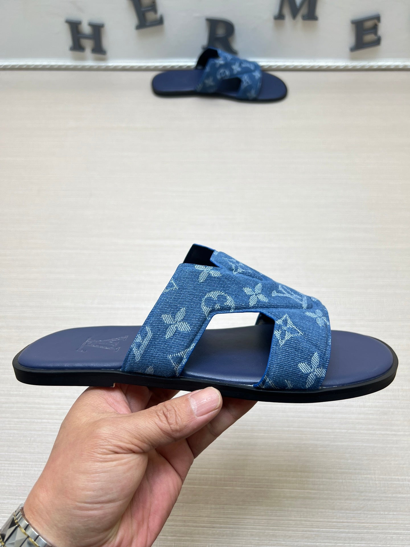 54E109Z Popular slippers