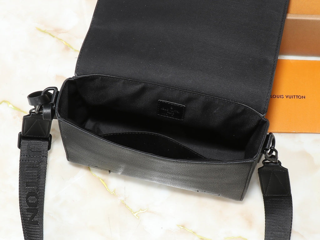 136PE77B Popular leather bag