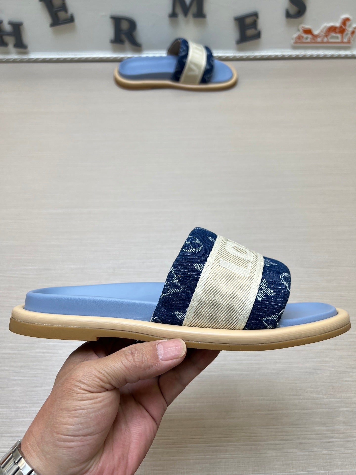 535ZE301Z Popular Slippers