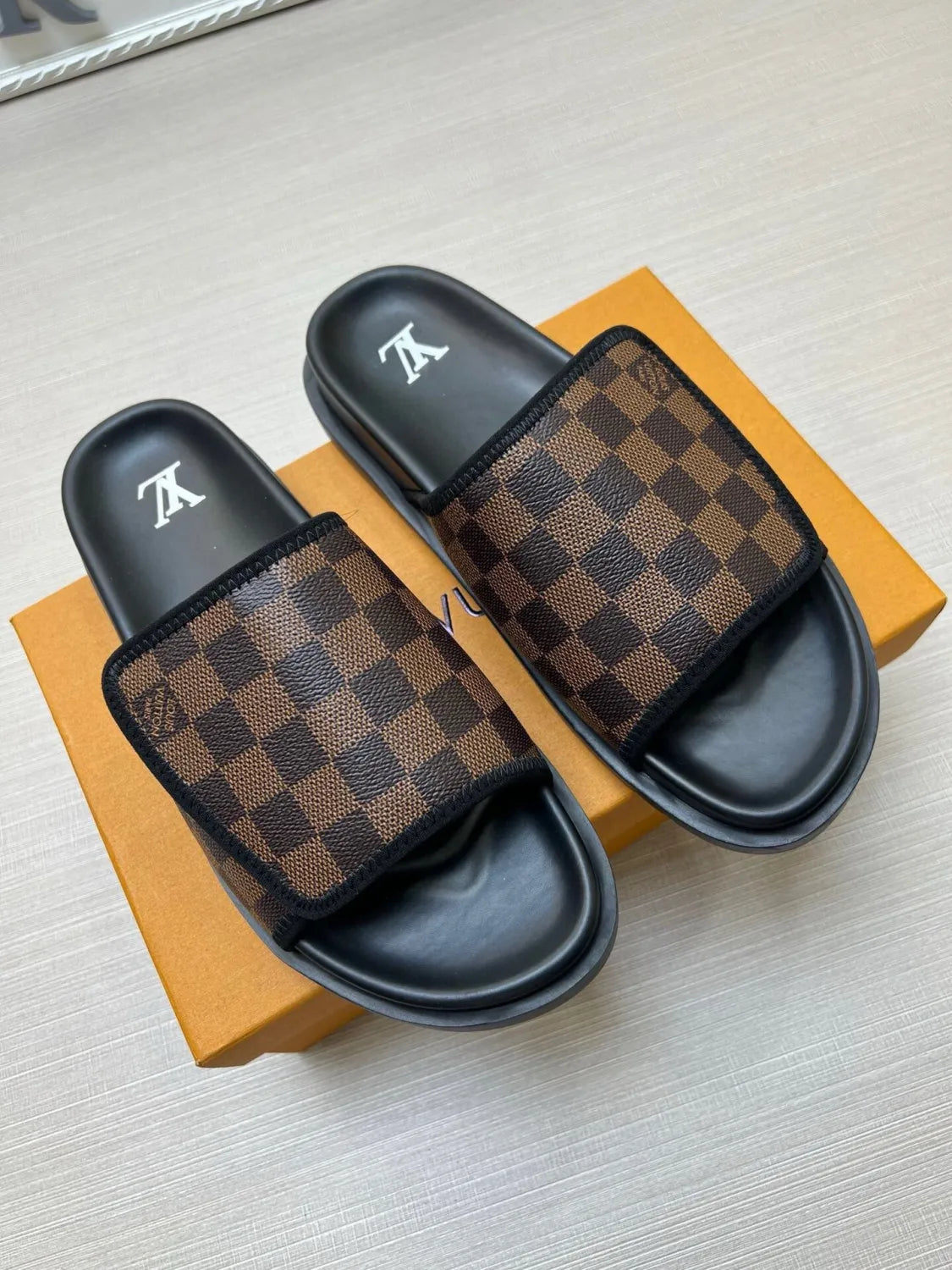 5WE245Z Popular Slippers