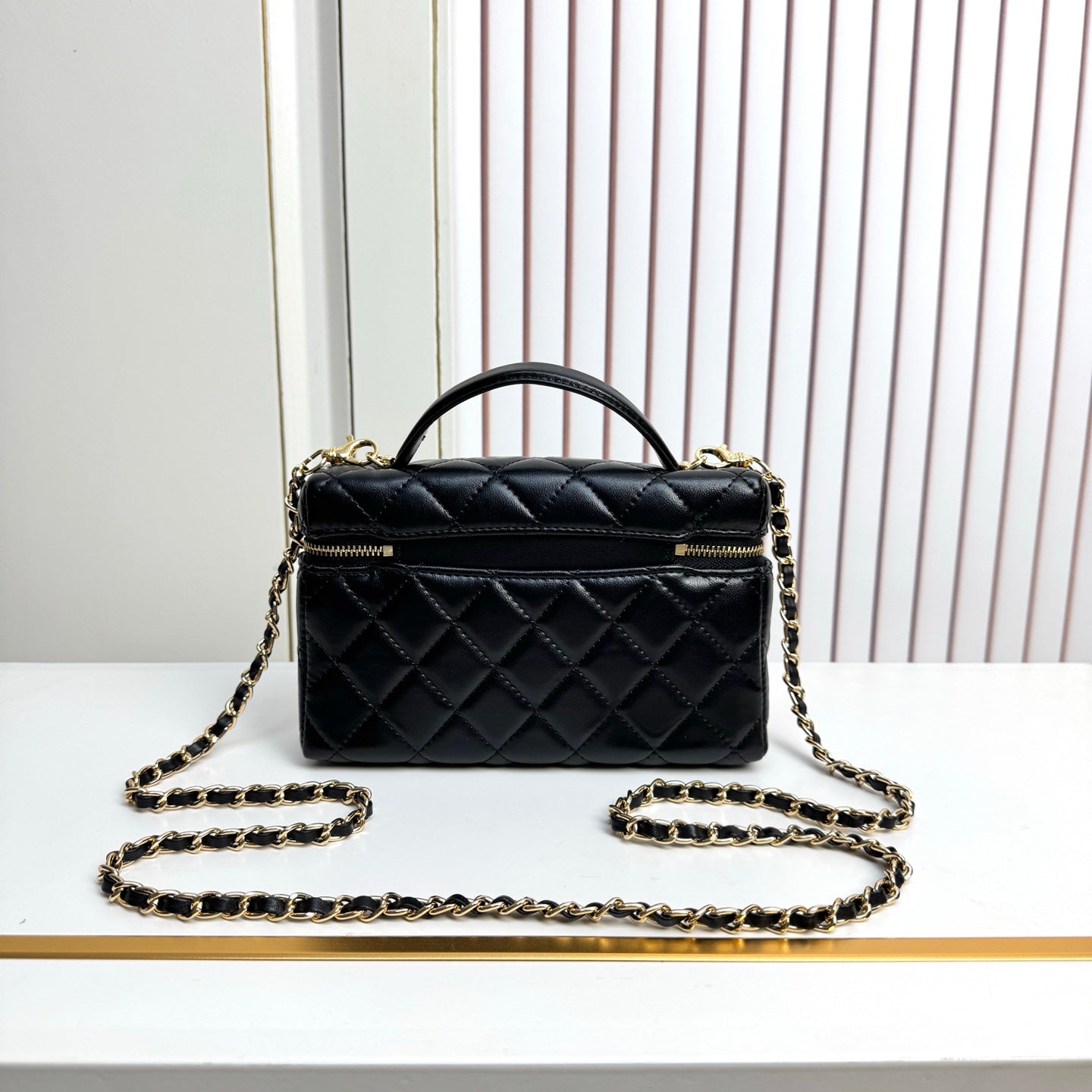 B1X66C19  Popular leather bag