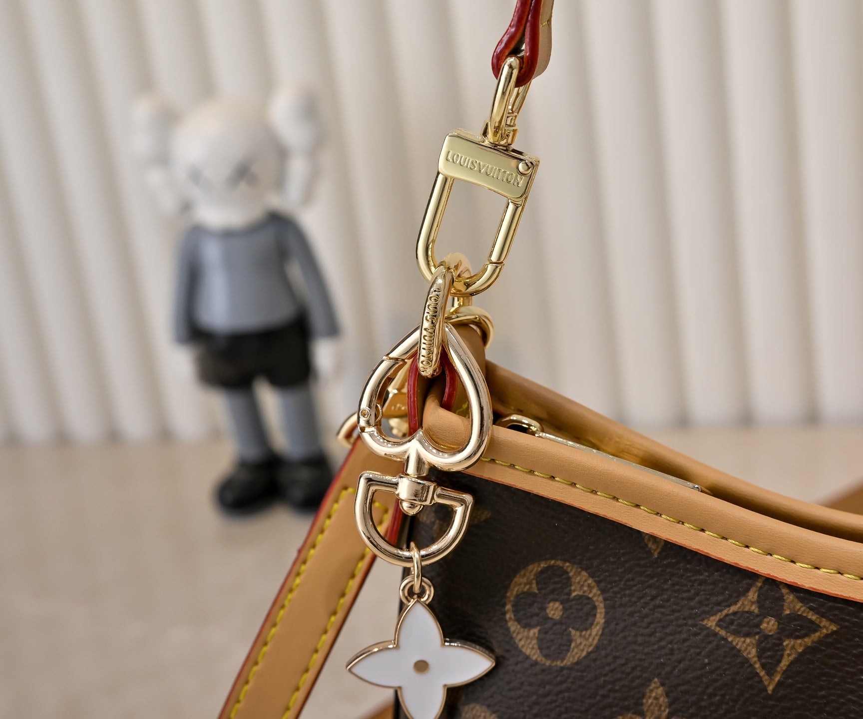 146PE111B Popular leather bag