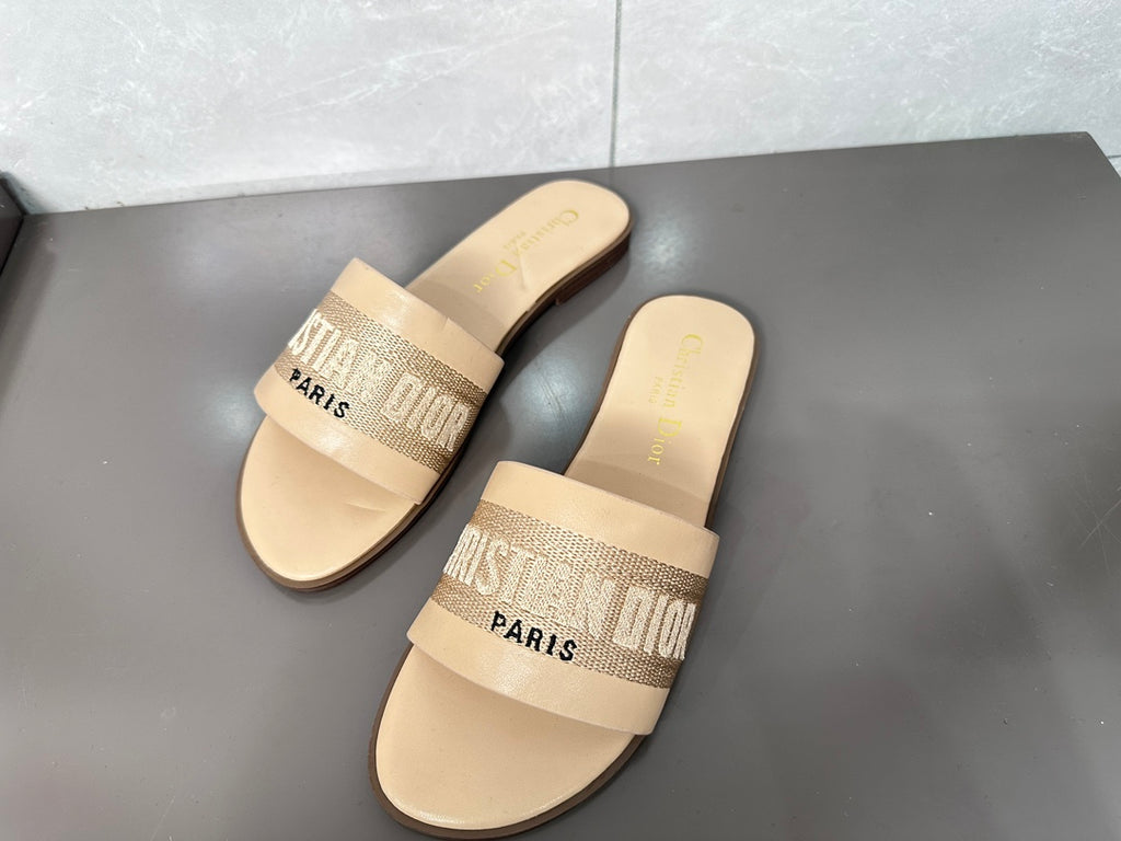 14D32Z Popular slippers