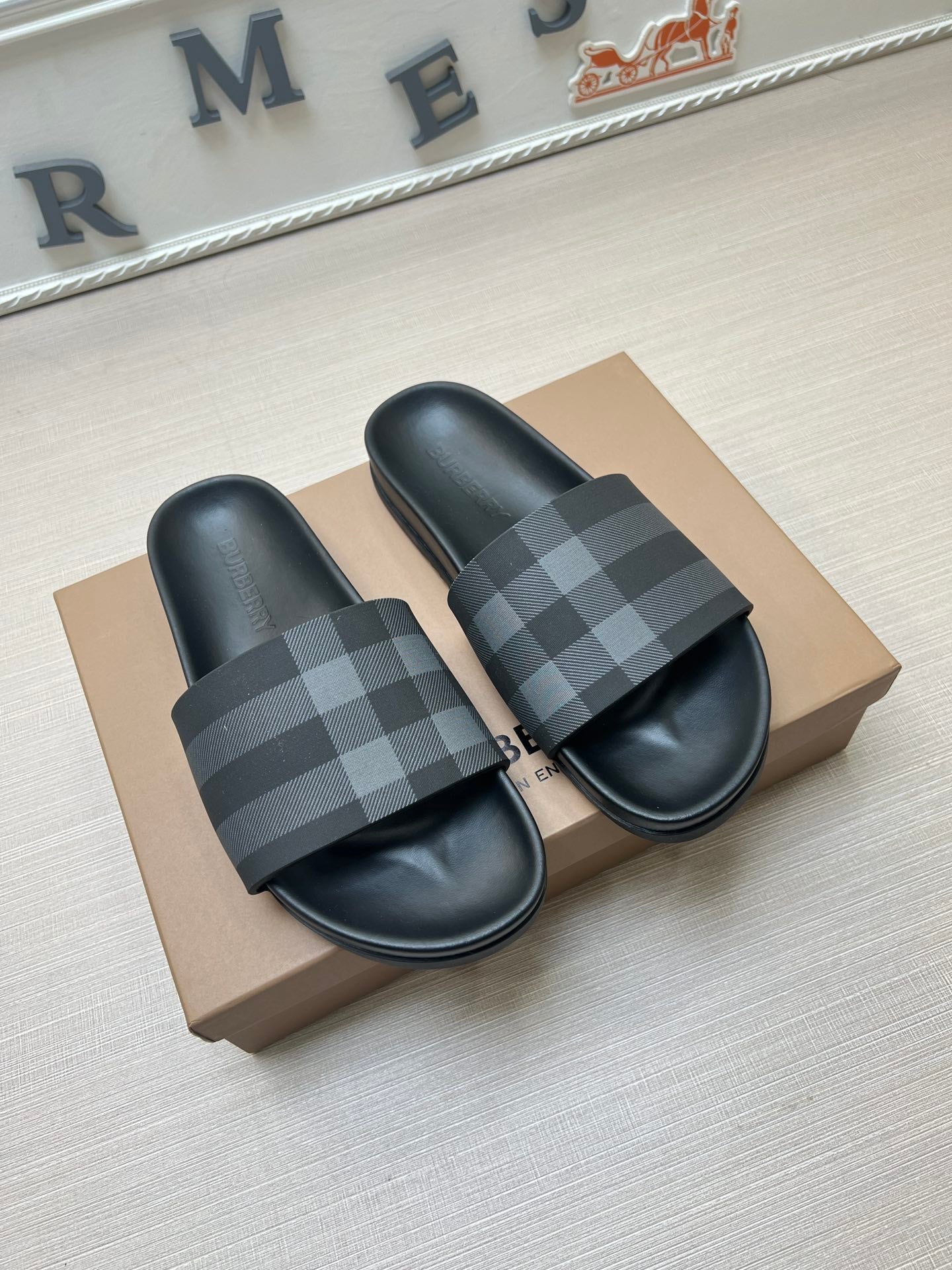 54R119Z Popular slippers
