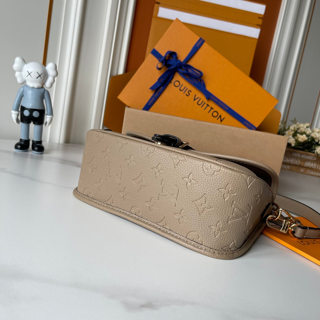 136PE38B Popular leather bag