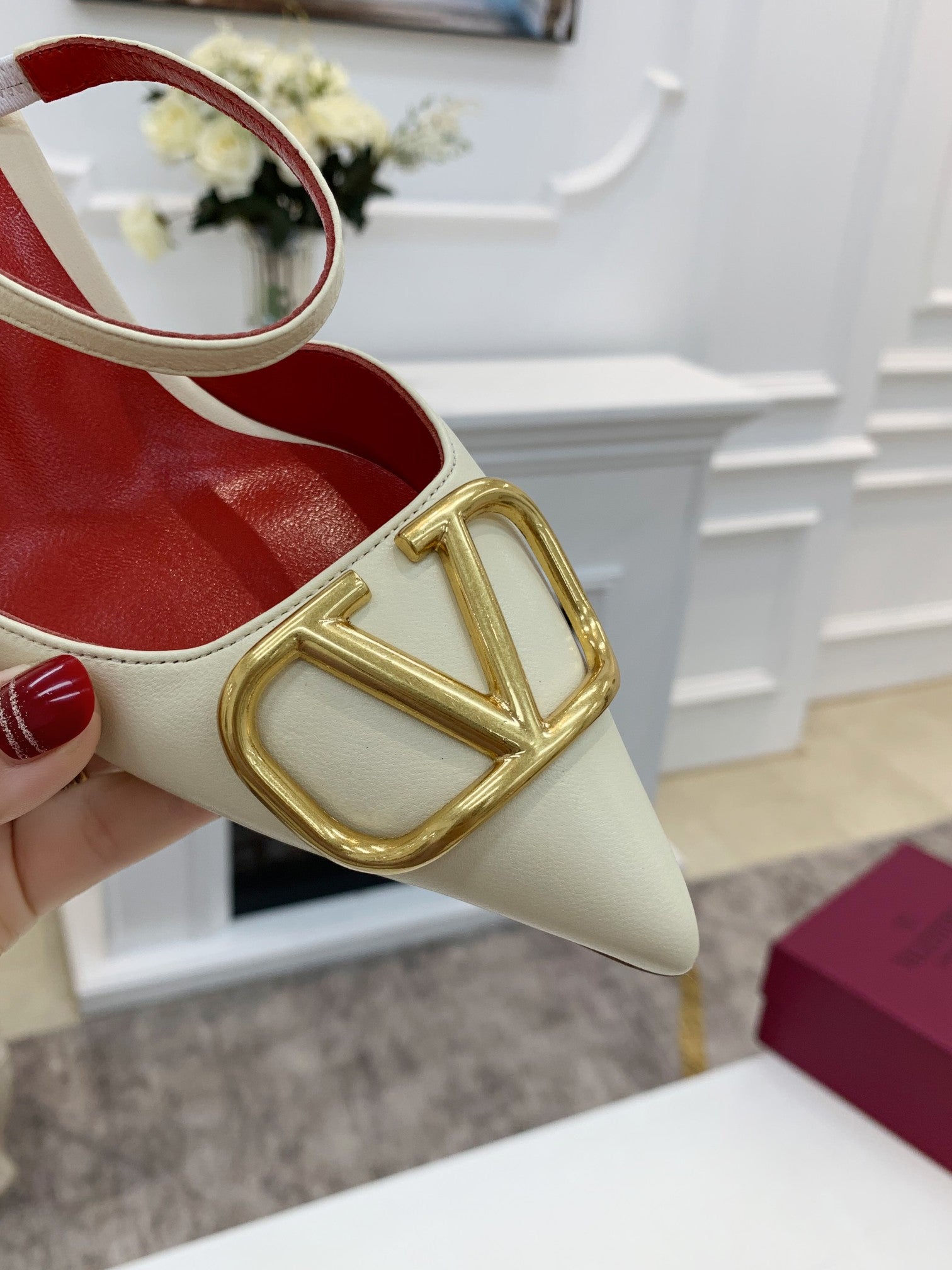2YVL28Z Popular leather  High heels