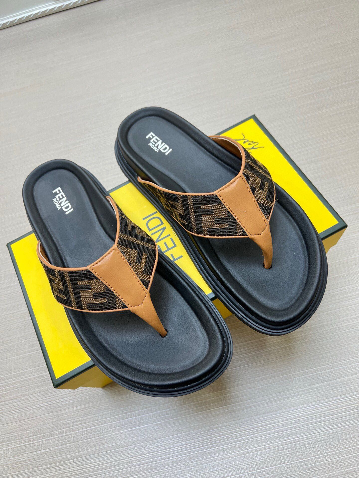 5LF222Z Popular Slippers