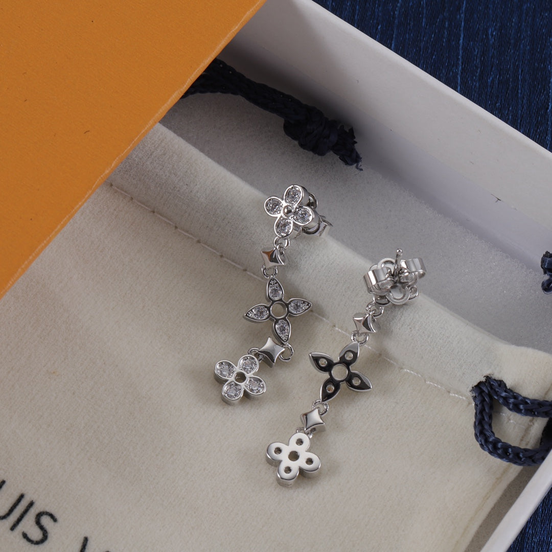 14E1099E Popular  Earrings