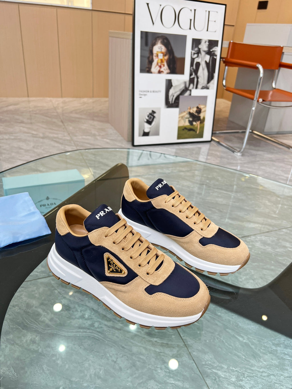 2LPD5X  Popular high-quality shoes