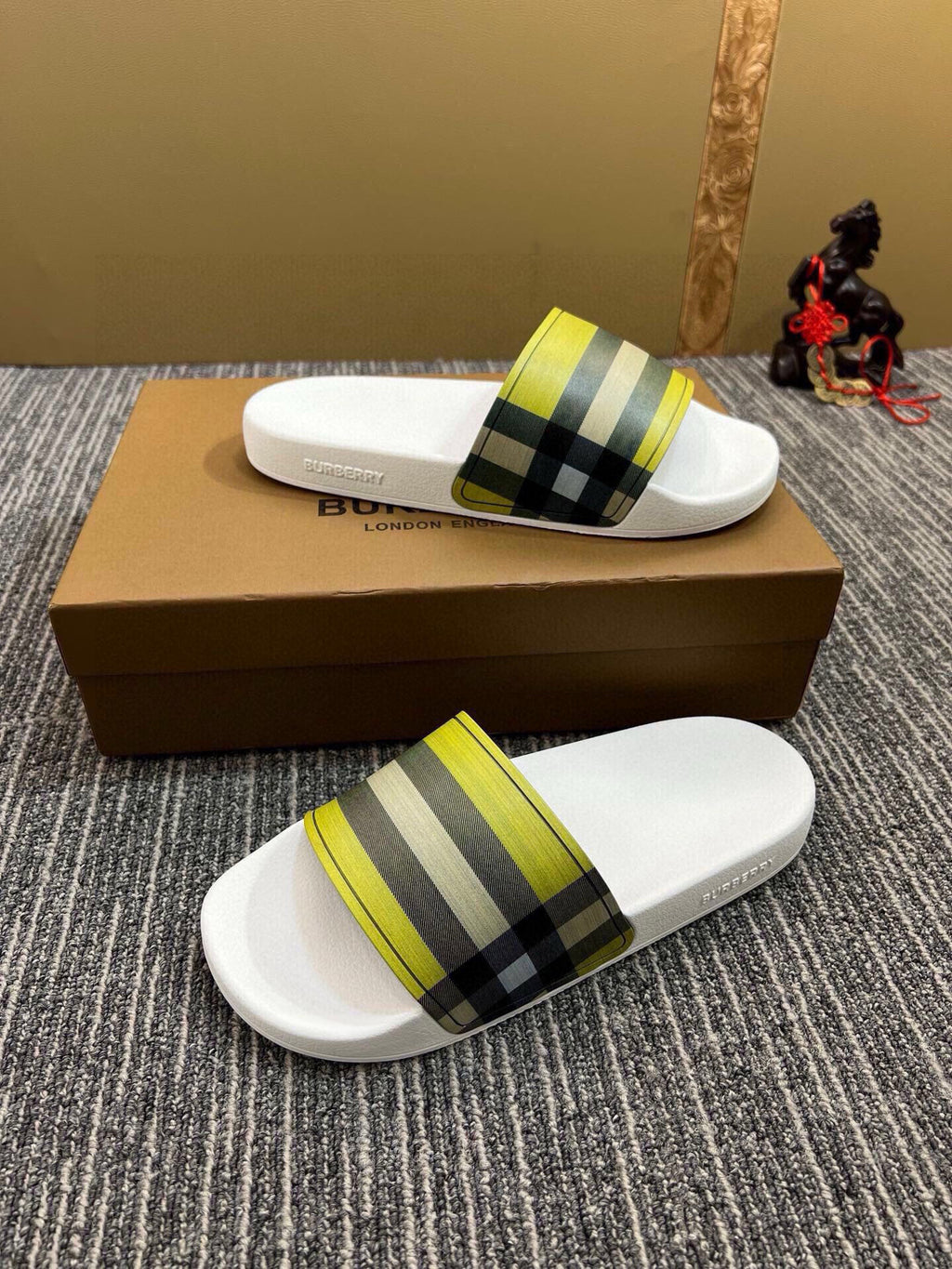 535ZR261Z Popular Slippers
