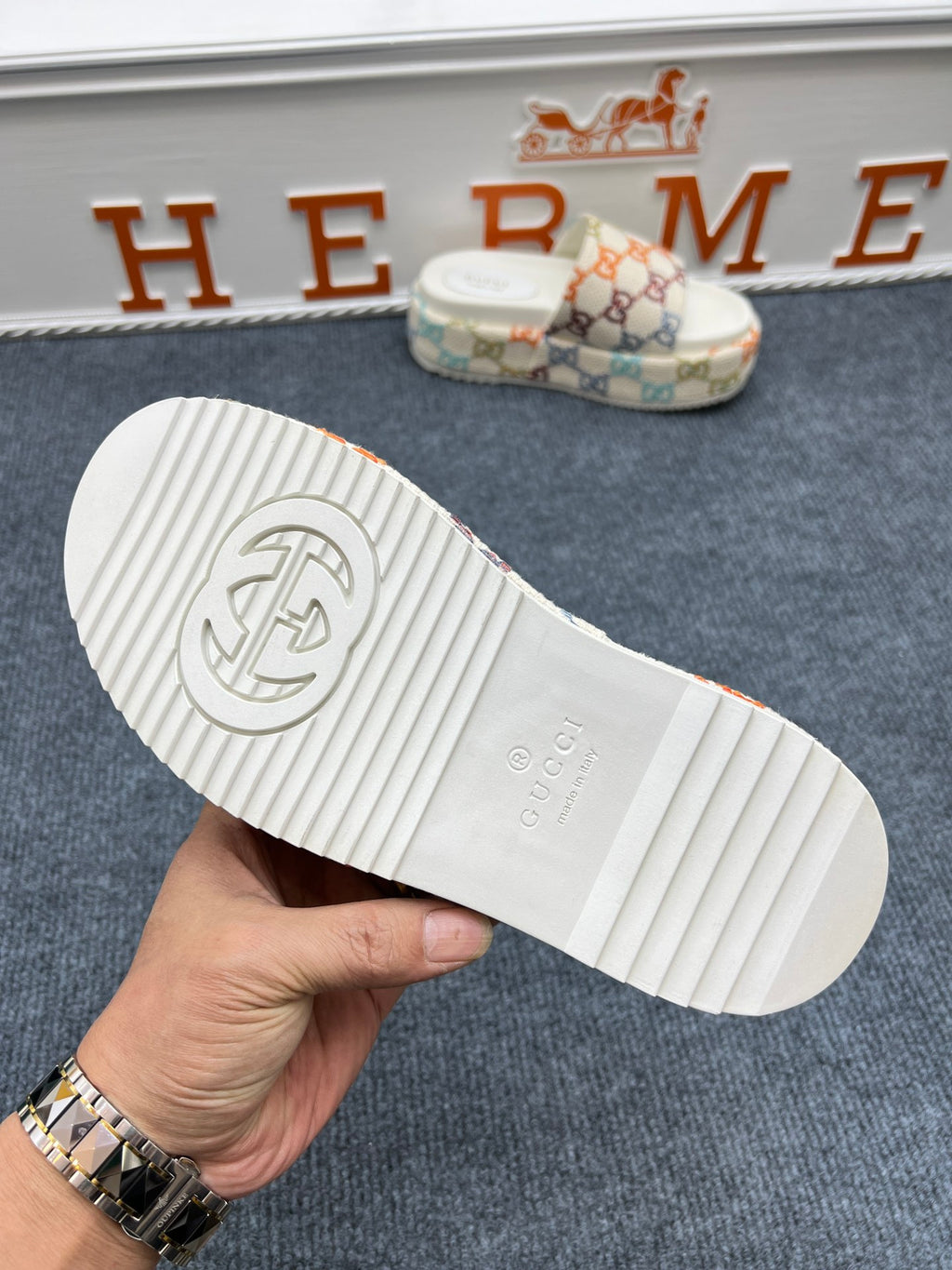 5YB72Z Popular leather sandals
