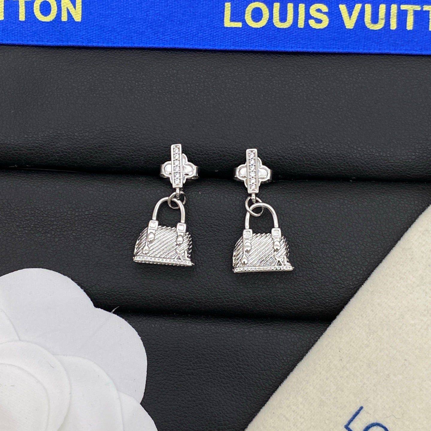 15ZE67E Popular Earrings
