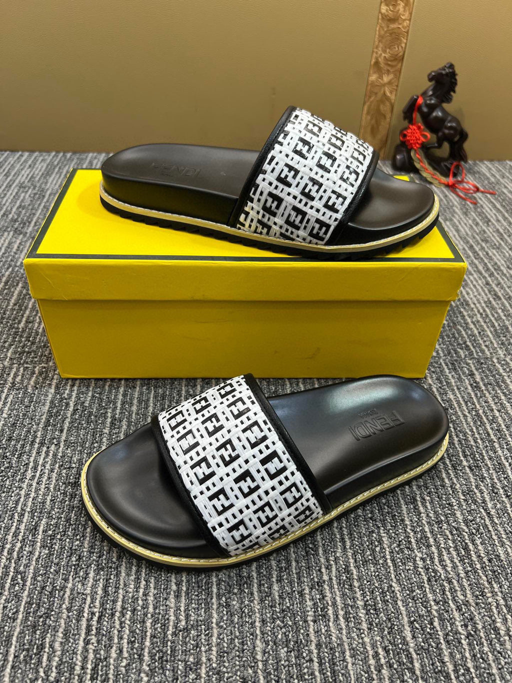 5XF104Z Popular Slippers