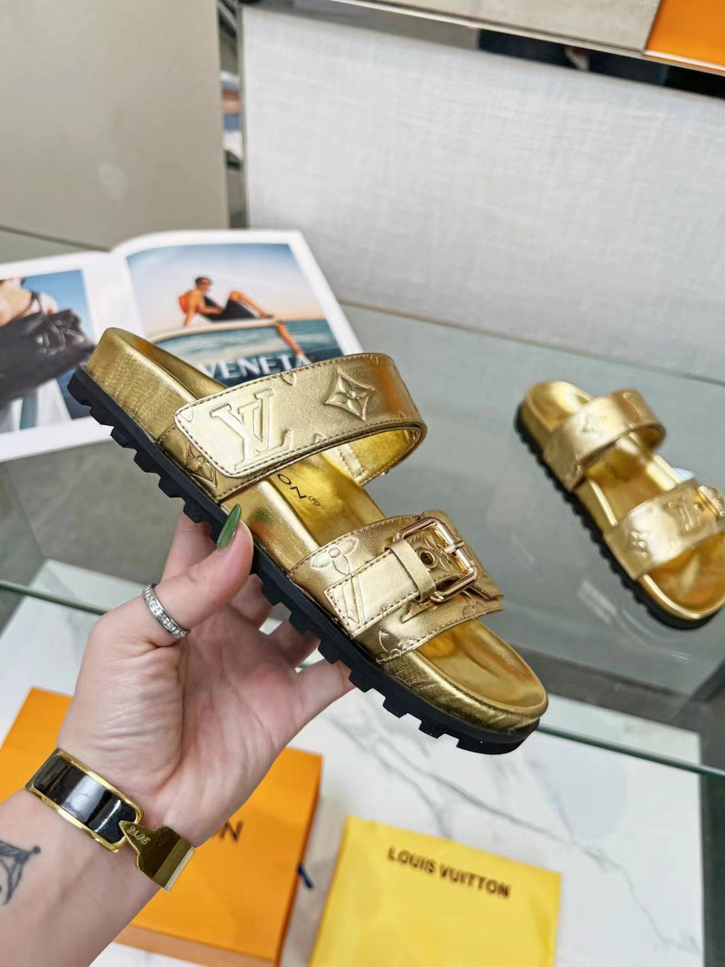 Z2X66B51  Popular high-quality leather slippers