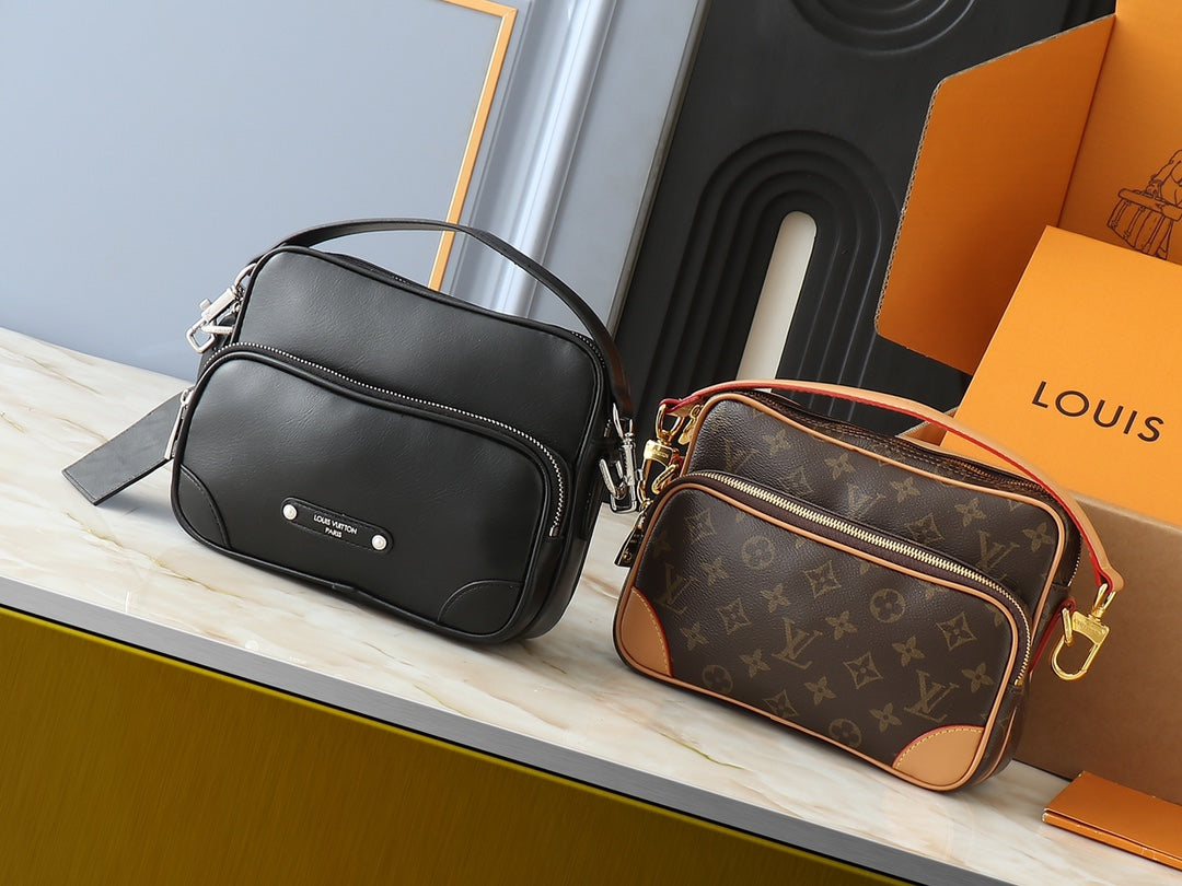 146PE108B Popular leather bag