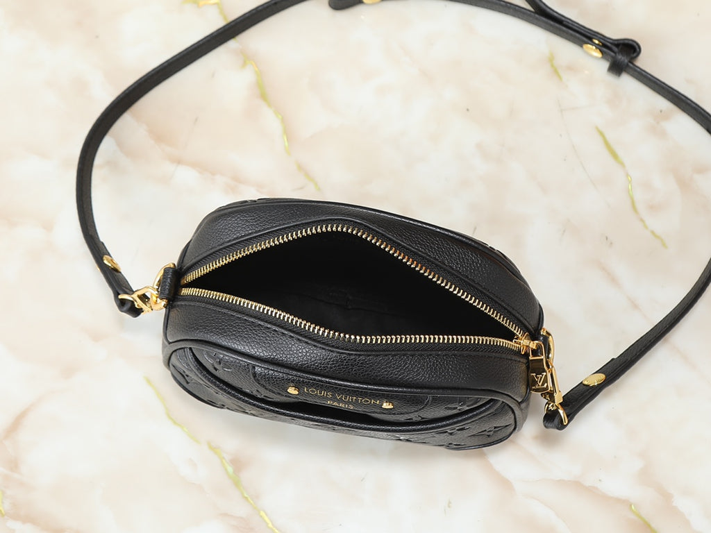15RE147B Popular leather bag
