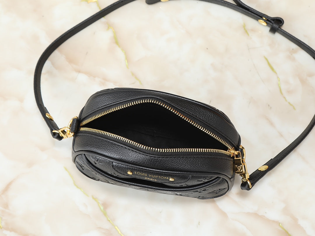 15RE147B Popular leather bag