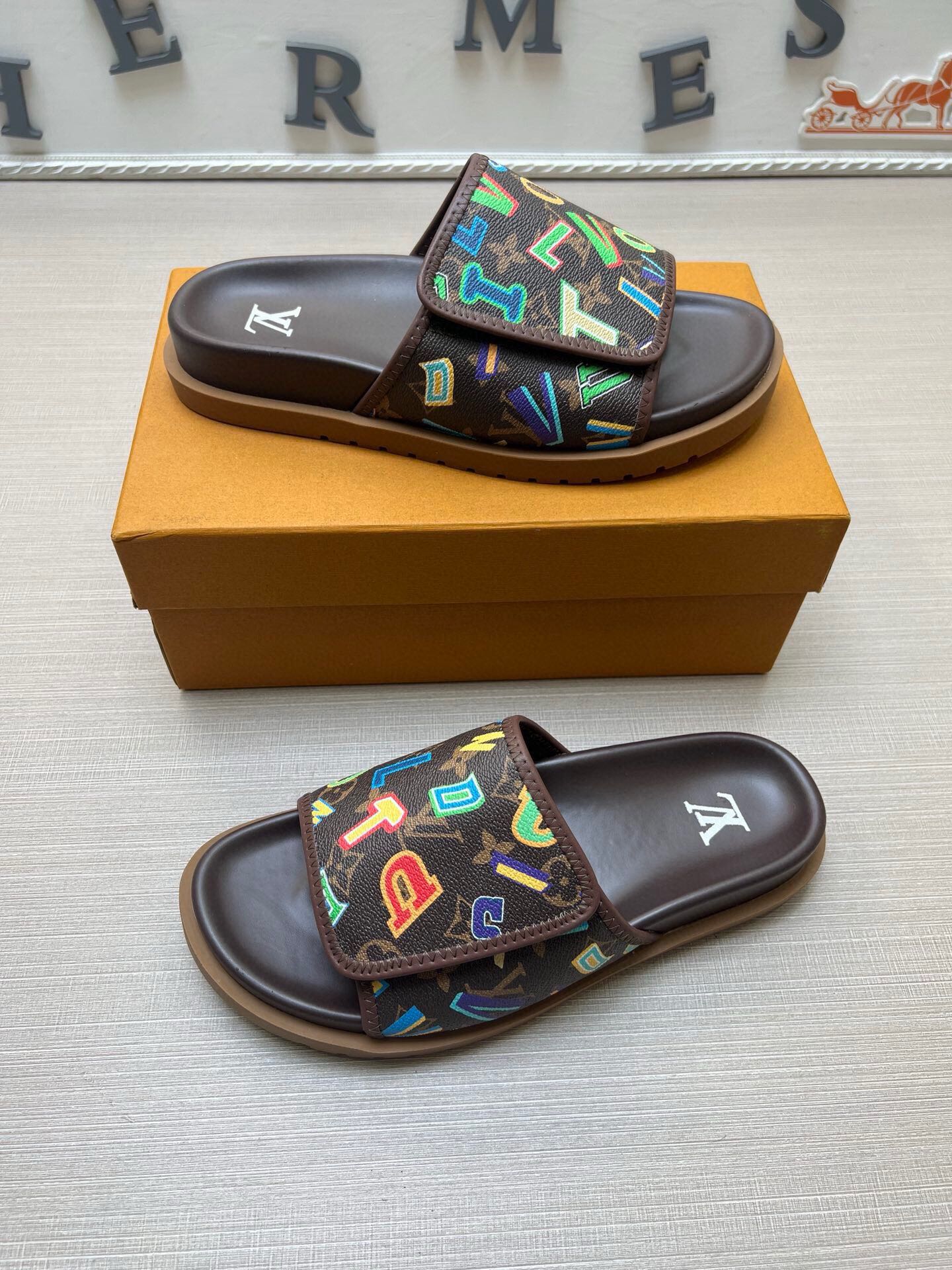 5WE247Z Popular Slippers