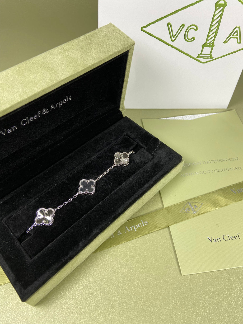 5XVA181K  Popular bracelets  5 flowers normal size1.5cm flower
