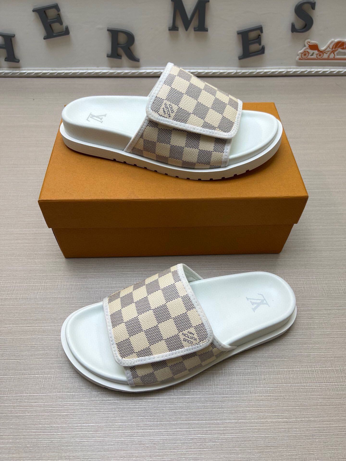5WE245Z Popular Slippers