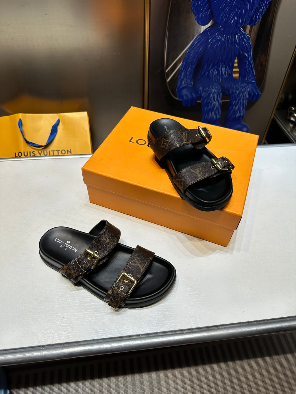 14E10Z Popular sandals