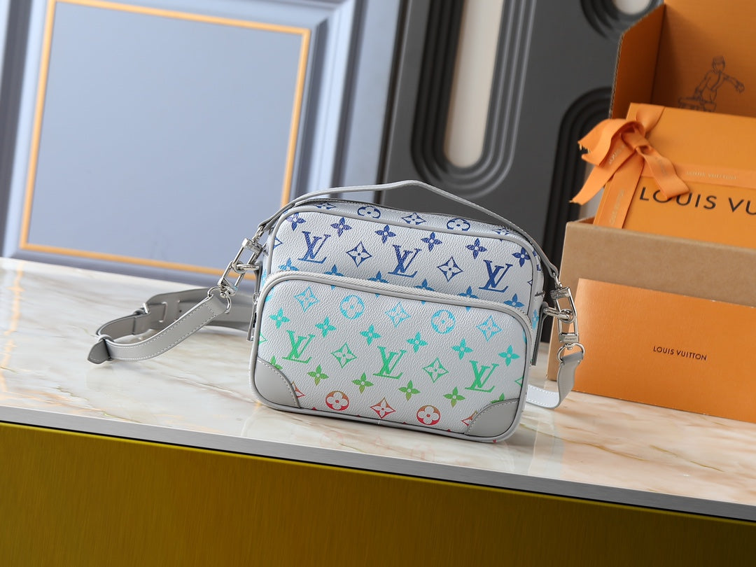 146PE109B Popular leather bag