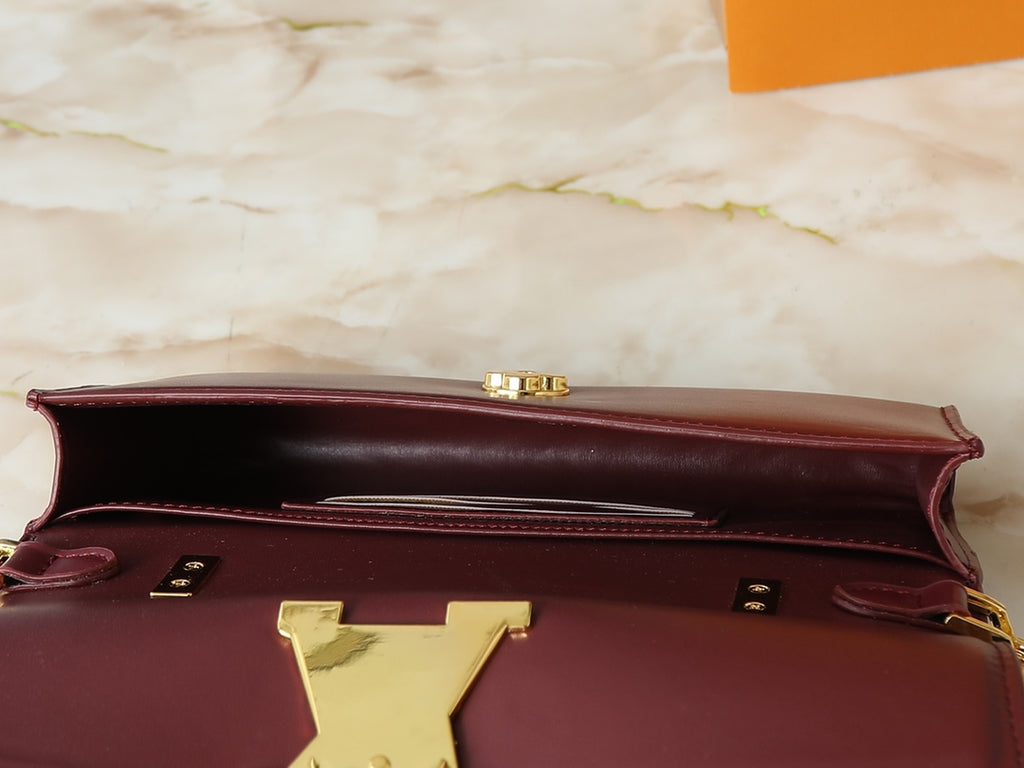 15RE145B Popular leather bag