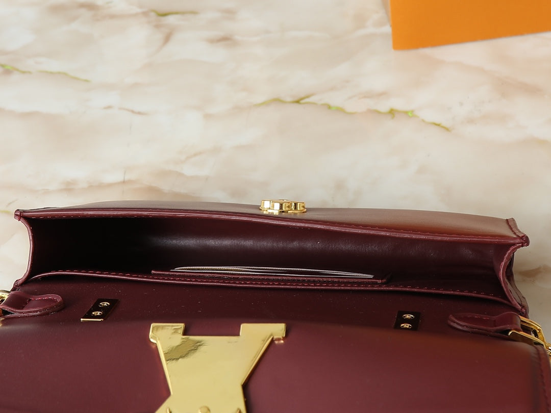 15RE145B Popular leather bag
