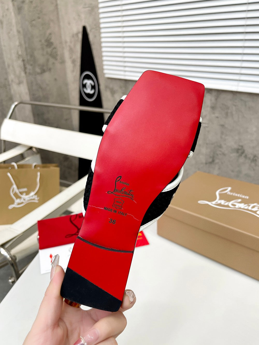 J4A43Z Popular leather Slippers