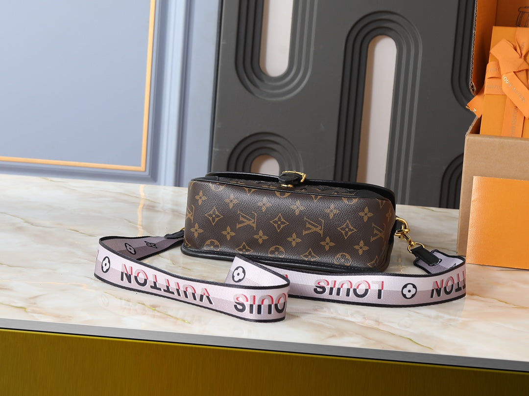 136PE41B Popular leather bag