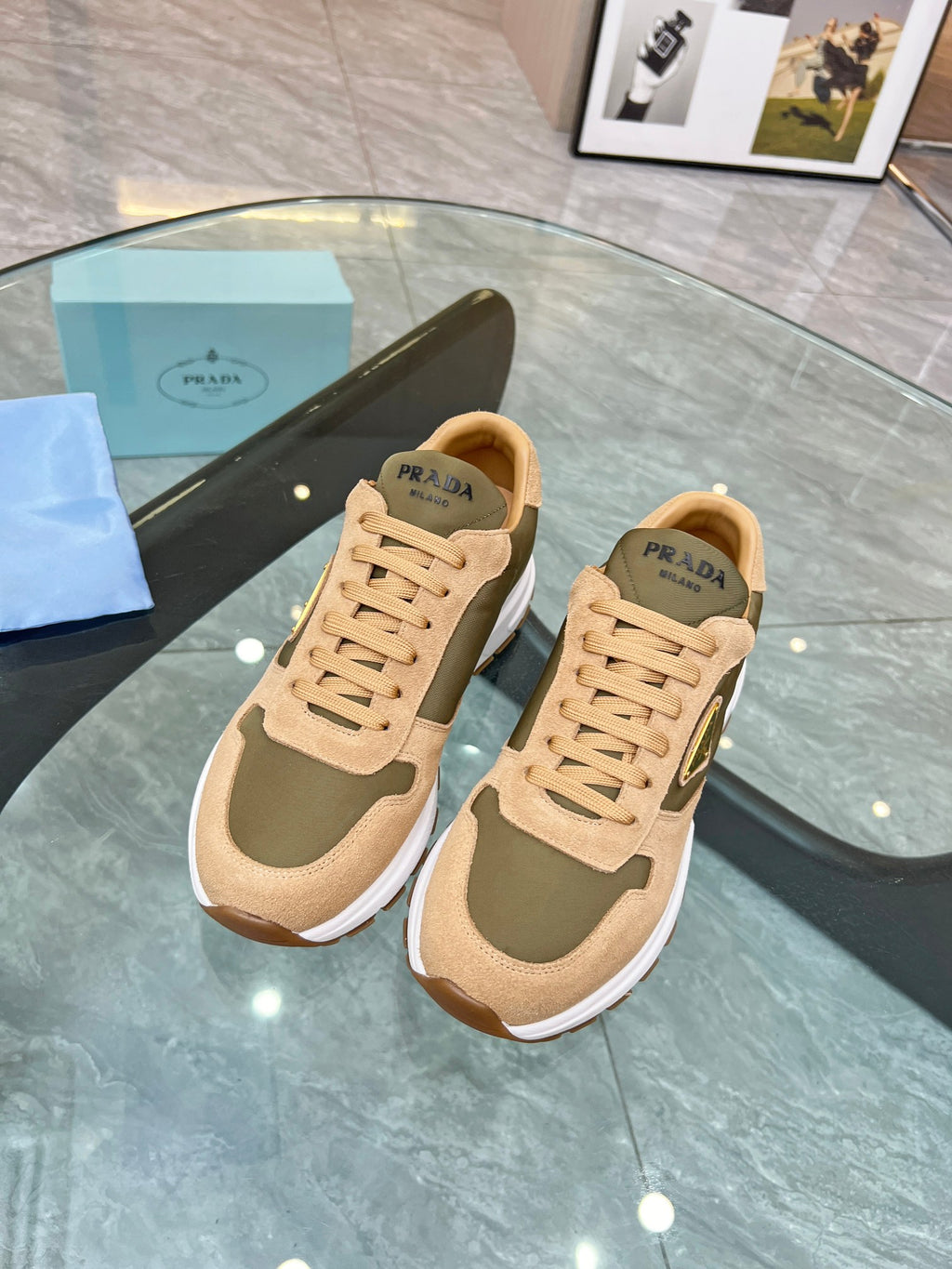 2LPD5X  Popular high-quality shoes
