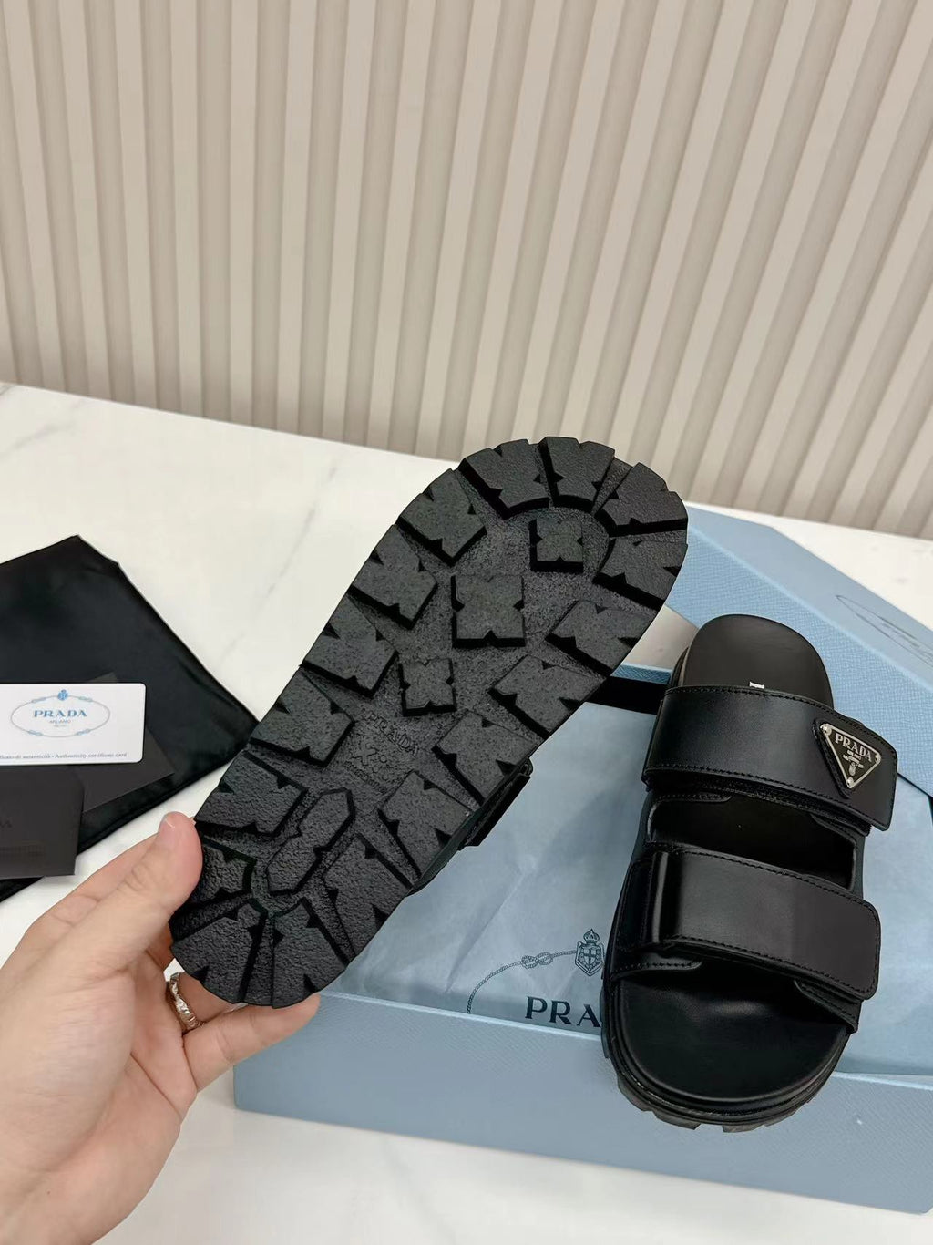 14PD26Z Popular sandals