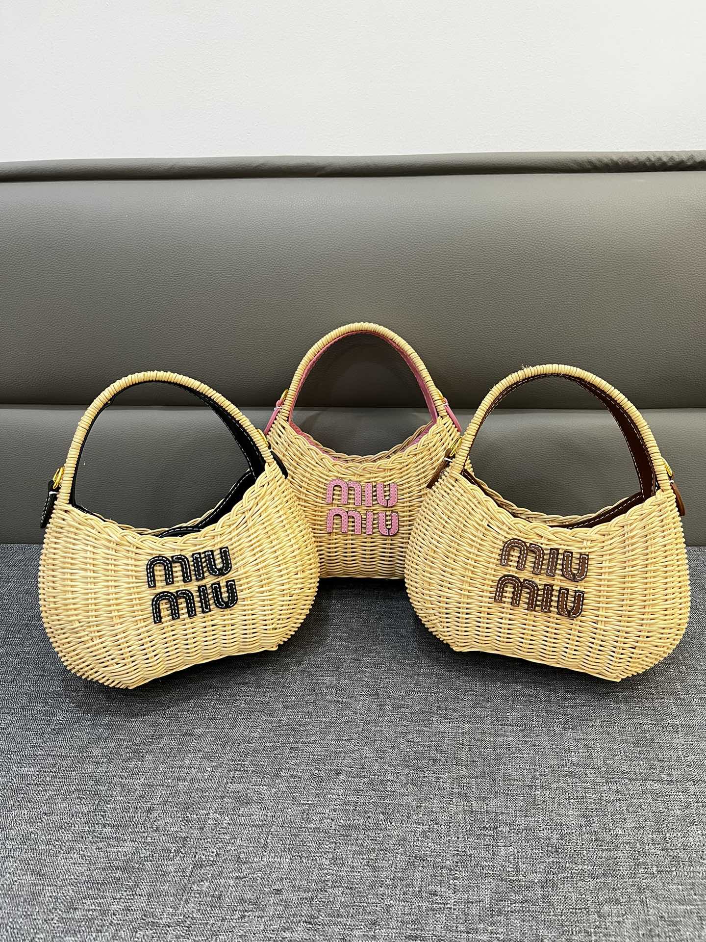 B1P46A119 Popular woven bag