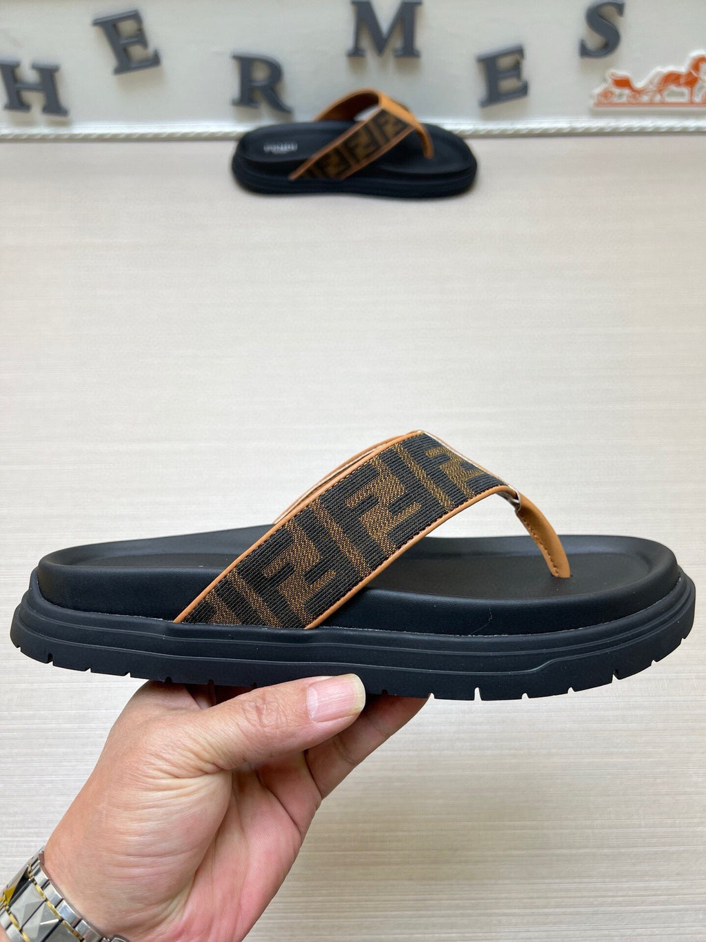 5LF222Z Popular Slippers