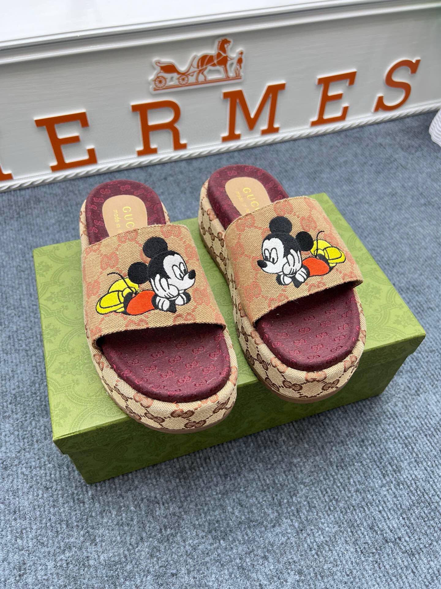 54B122Z Popular slippers  Sole thickness 5.5cm