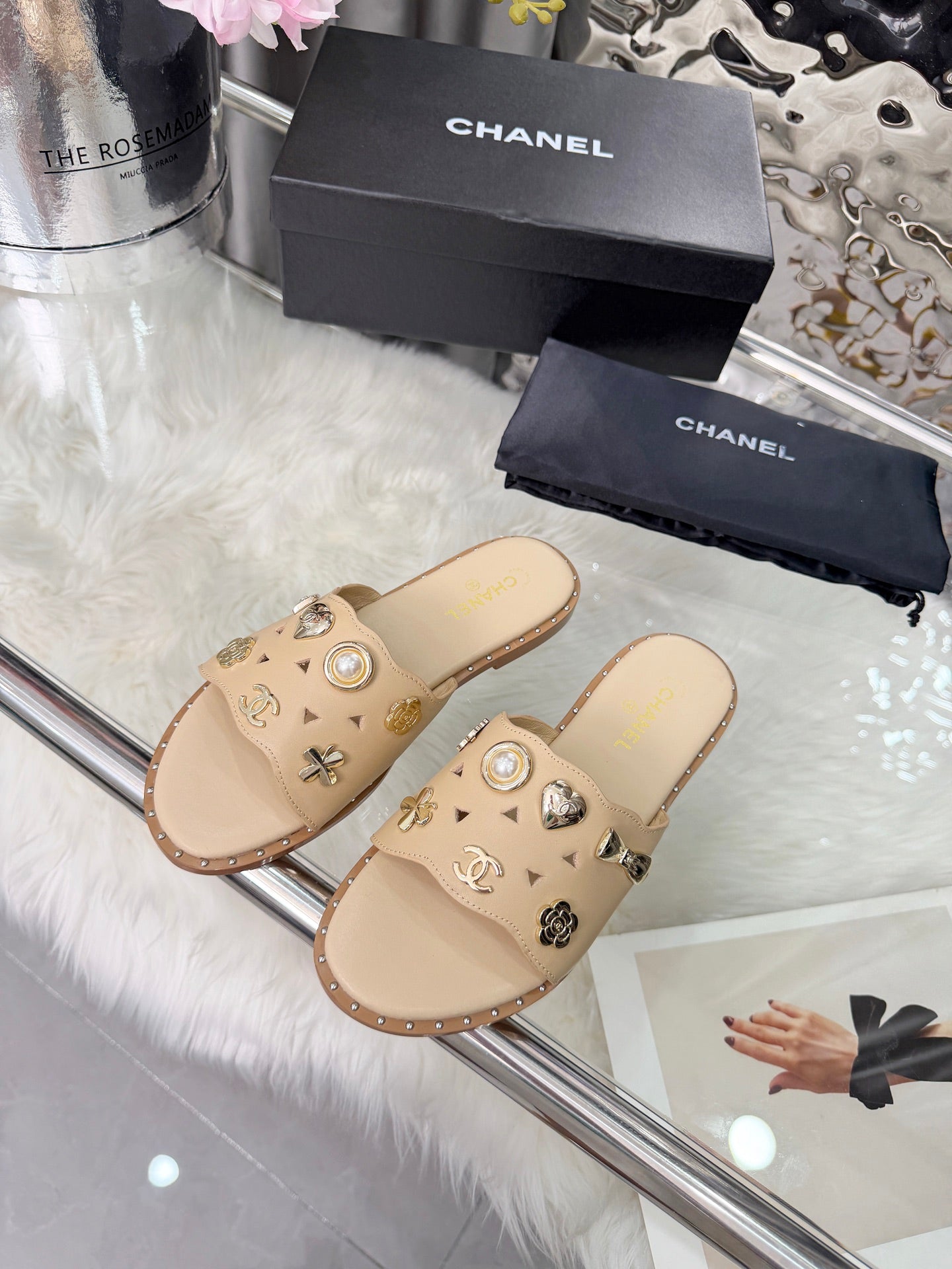 Z2X66C42  Popular high-quality leather slippers