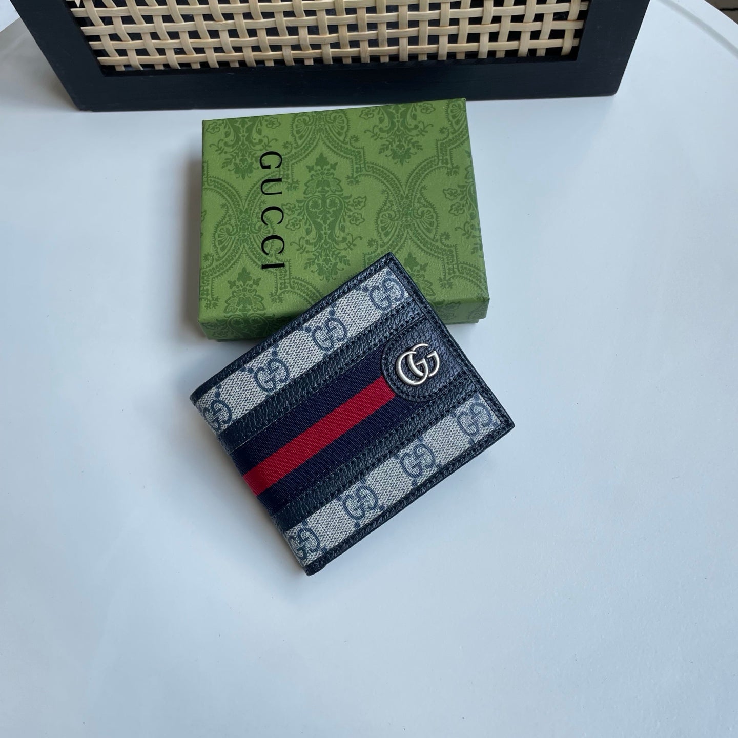 B1X46B7 Popular leather wallets ( with full packaging )