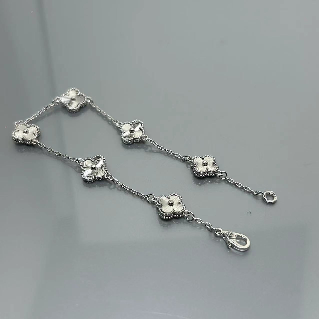 5XVA183K  Popular bracelets 6 flowers mini size 0.9cm flower