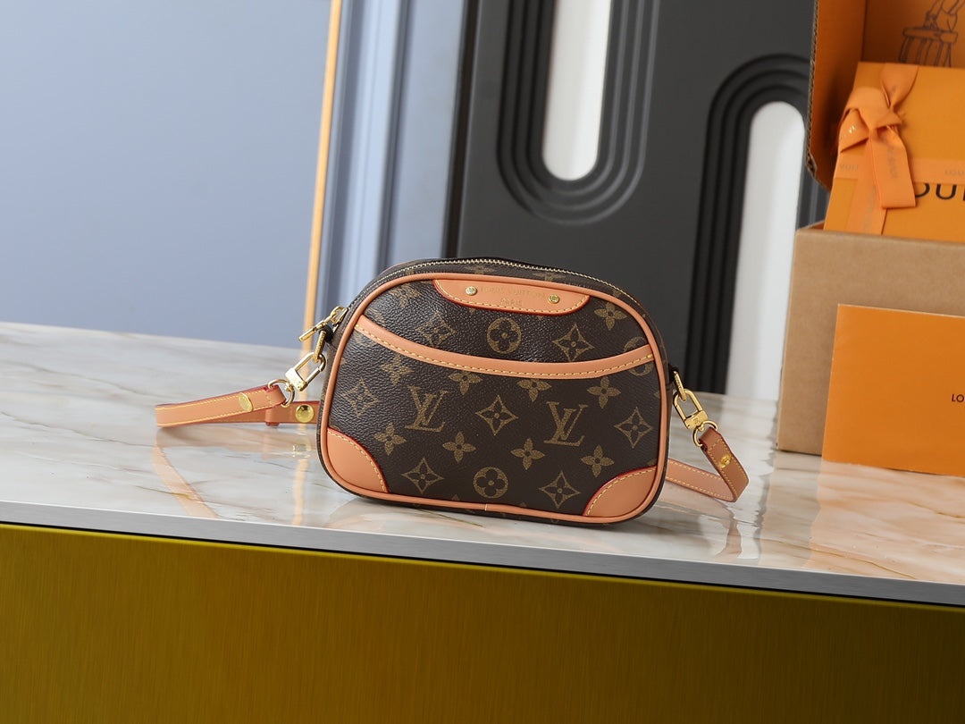 15RE147B Popular leather bag