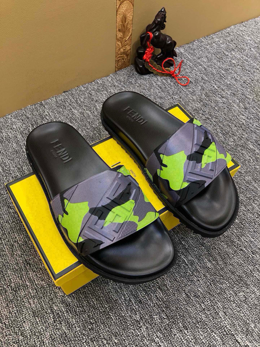 535ZF284Z Popular Slippers