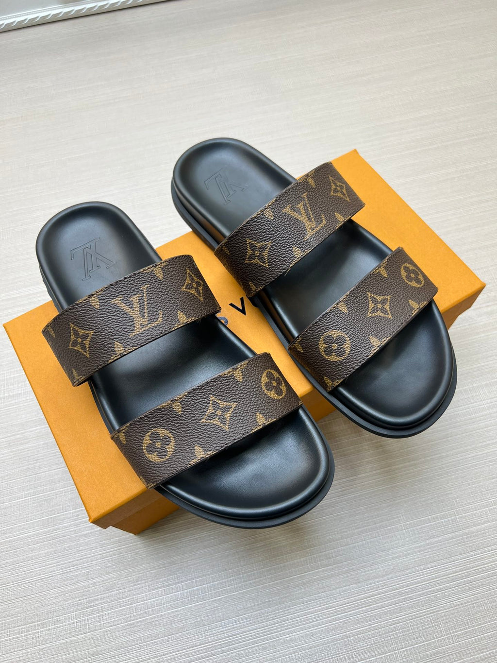 54E57Z Popular slippers