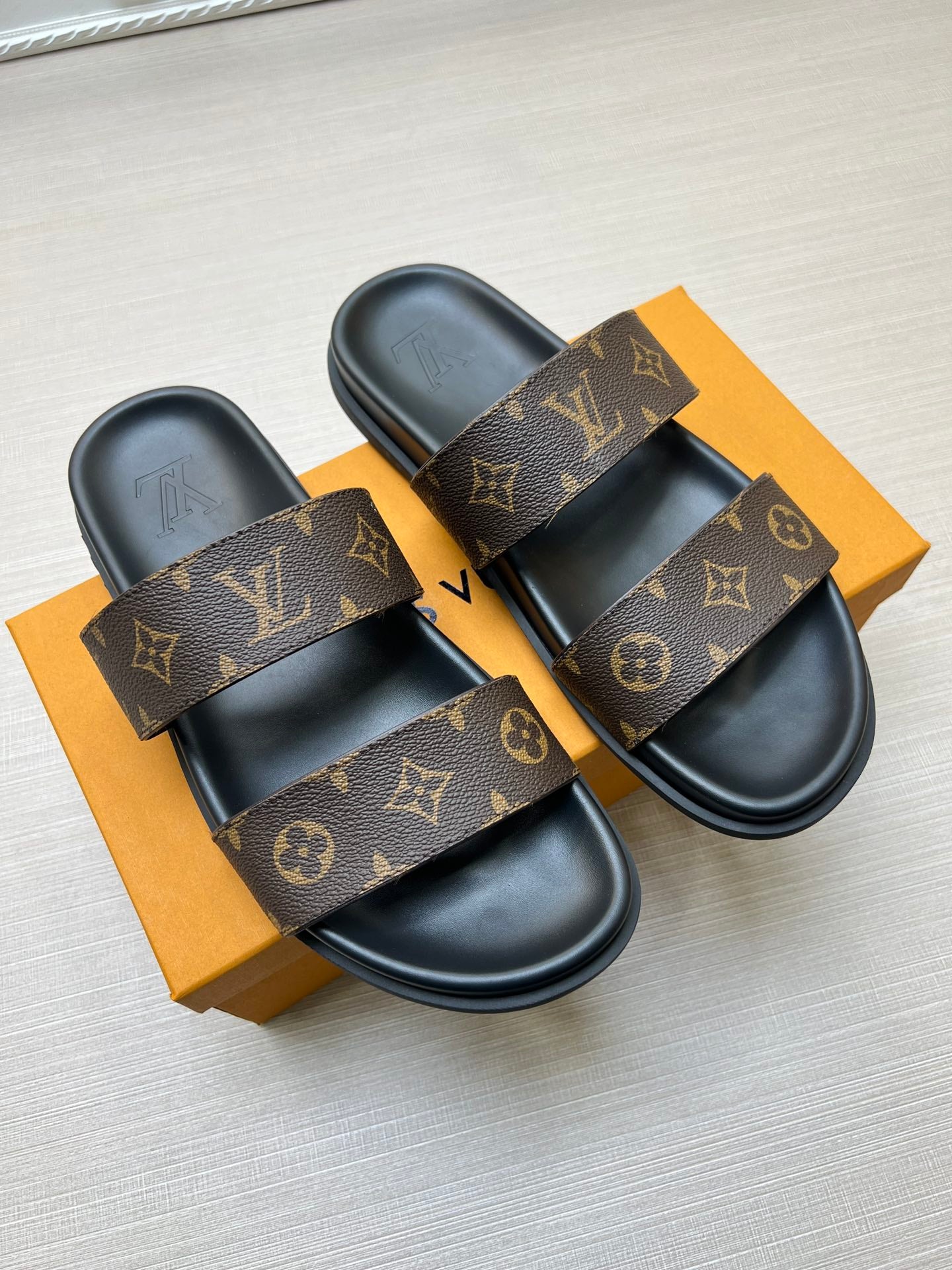 54E57Z Popular slippers