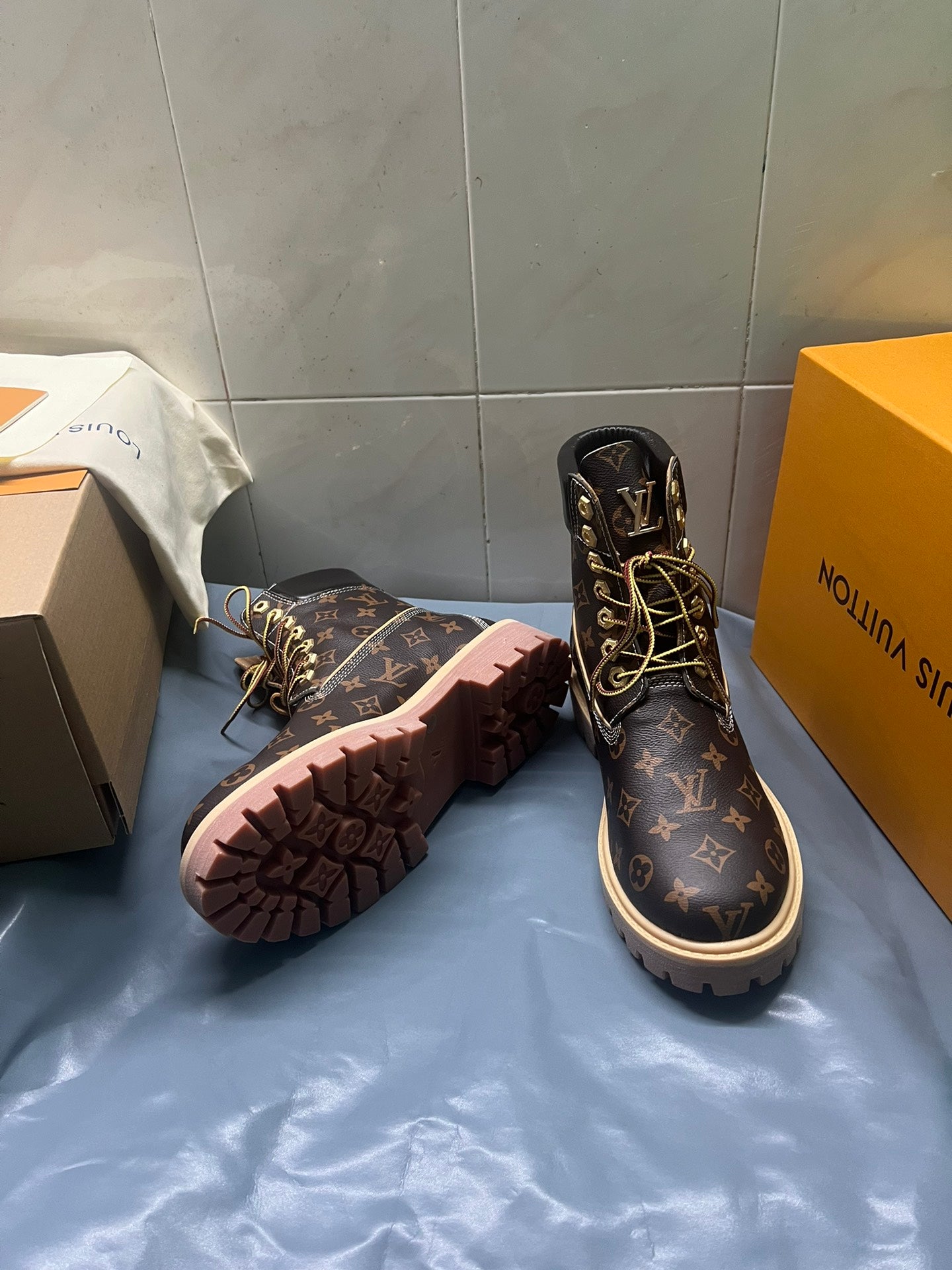 2105QE382Z Popular high-quality leather Boots