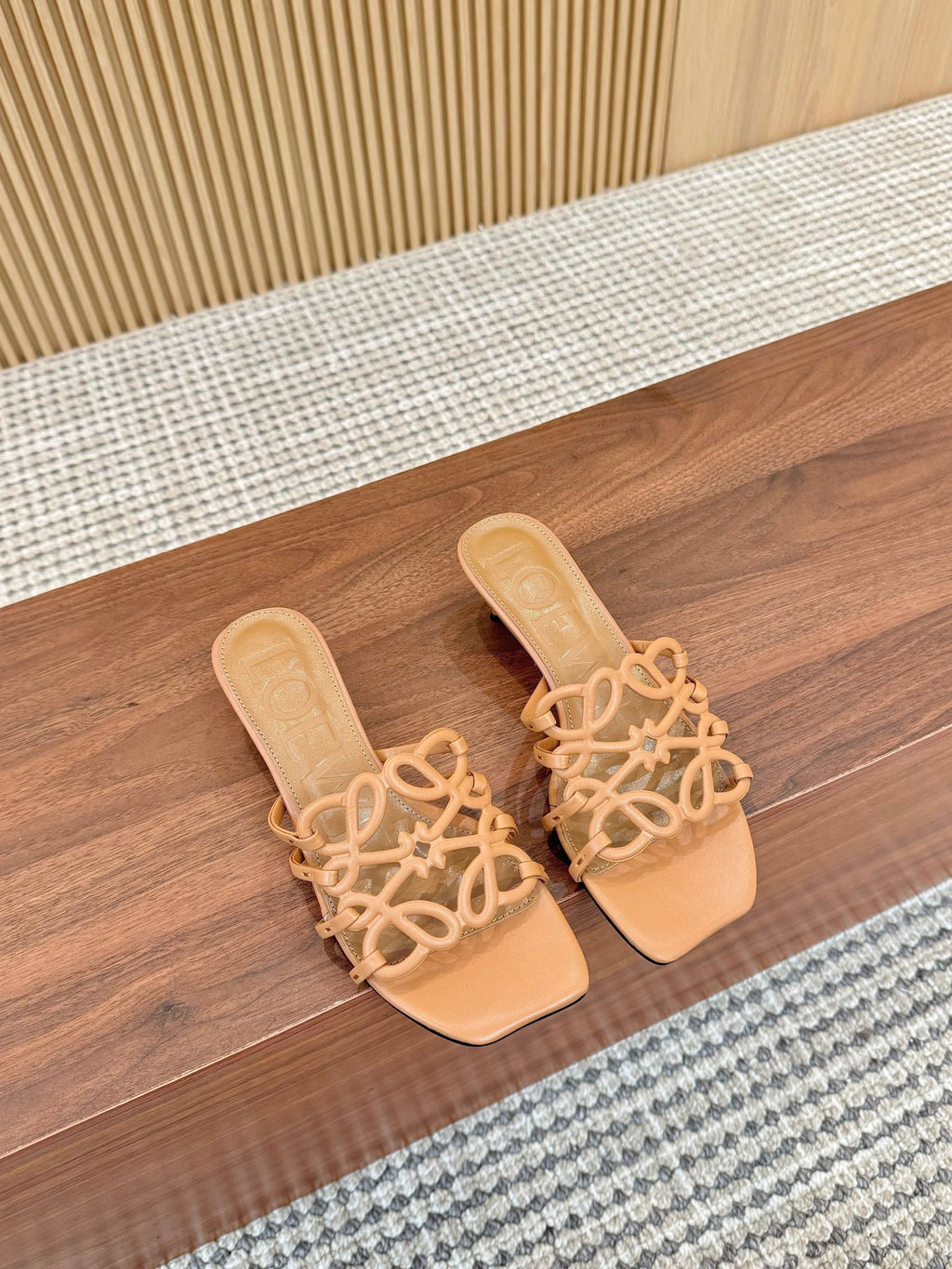 255QA33Z Popular  leather Slippers