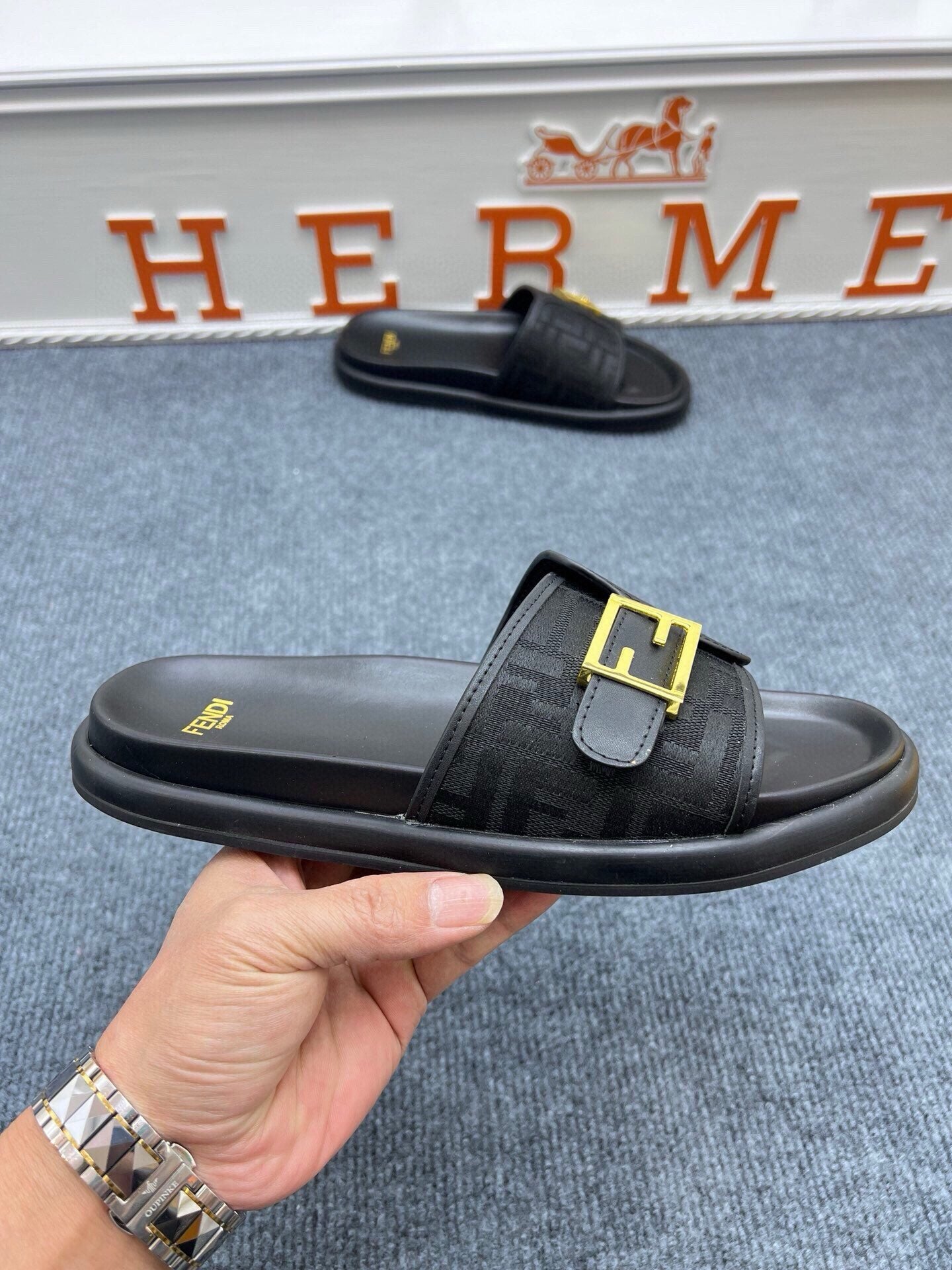 54F37Z Popular slippers
